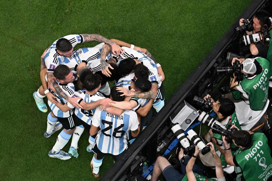 L'esultanza dell'Argentina dopo la vittoria sul Messico per 2-0 ai Mondiali del Qatar © Ansa