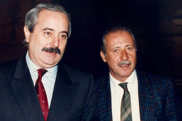 Giovanni Falcone e Paolo Borsellino in una foto d 'archivio - RIPRODUZIONE RISERVATA