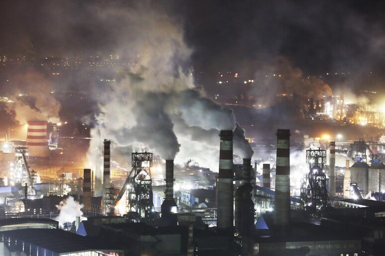 Nei Paesi G20 2 milioni di morti per la produzione del beni di consumo © ANSA/EPA