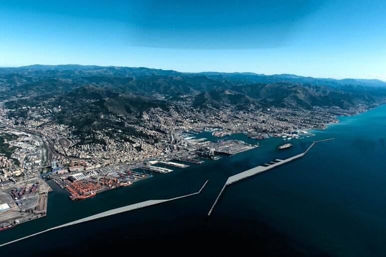 La nuova diga foranea del porto di Genova - RIPRODUZIONE RISERVATA
