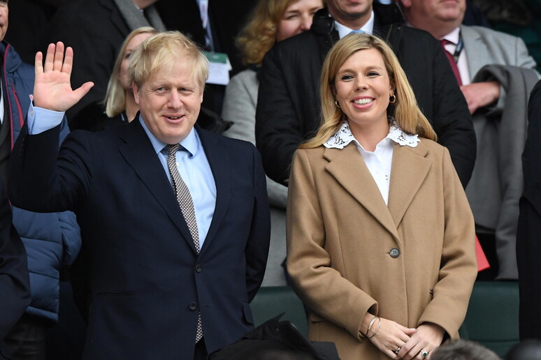 Boris Johnson e la compagna Carrie Symonds allo stadio © ANSA/EPA