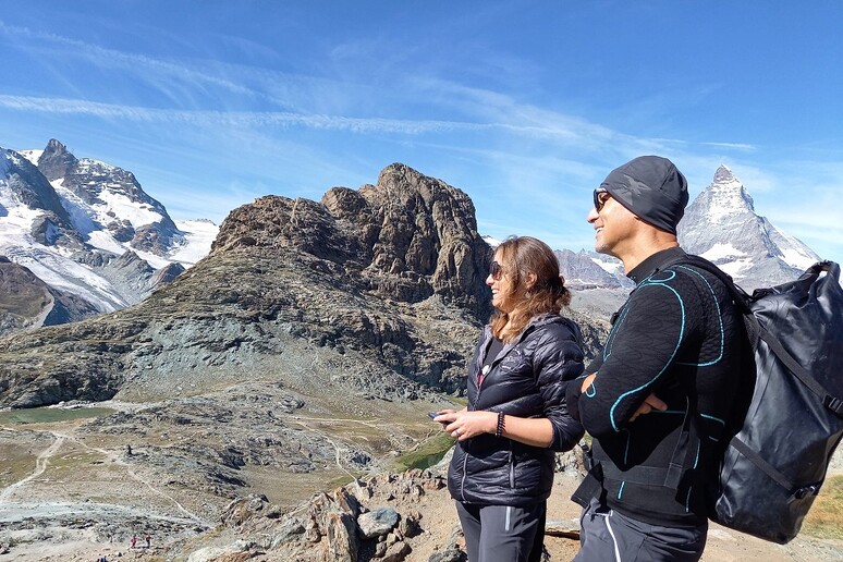 Luca Parmitano con Susanne Mecklenburg durante la spedizione sulle Alpi svizzere (fonte: ESA) - RIPRODUZIONE RISERVATA