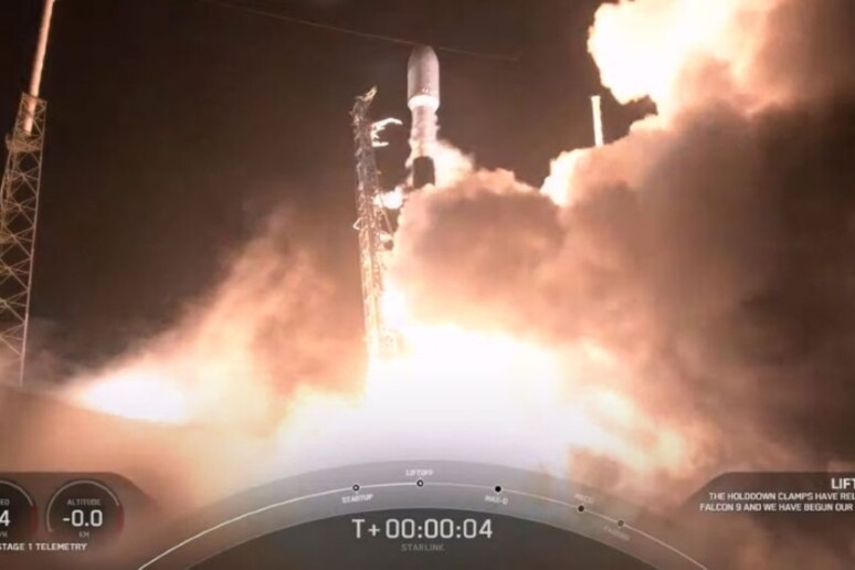 Il lancio con il Falcon 9 di altri 60 satelliti Starlink per l’internet globale (fonte: SpaceX) - RIPRODUZIONE RISERVATA