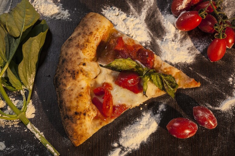 Contest per eleggere le migliori pizzerie veraci in 50 Paesi (foto AvPn Best Pizzerie 2021) - RIPRODUZIONE RISERVATA