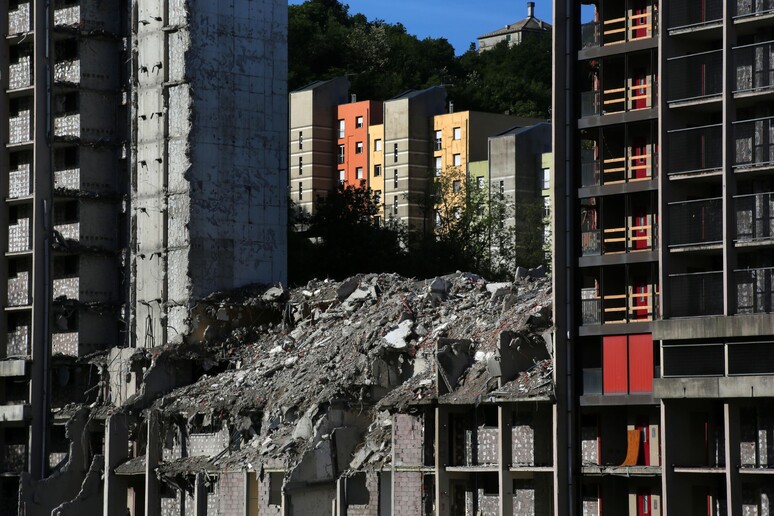 Casa: demolizione  'diga Begato ' - RIPRODUZIONE RISERVATA