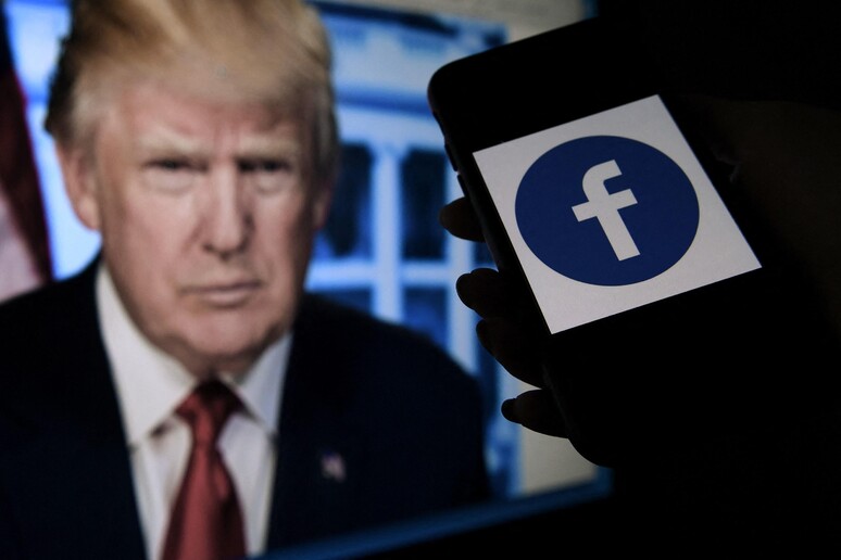Trump sfida Facebook e Twitter e lancia la sua piattaforma © ANSA/AFP