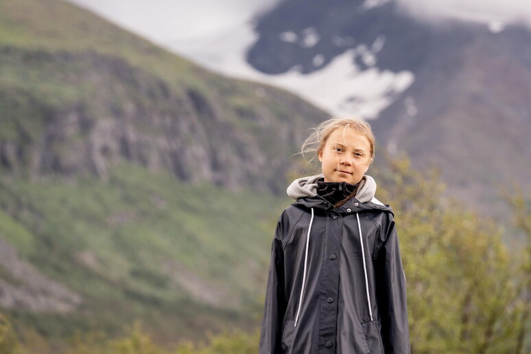Climate activist Greta Thunberg by the Ahkka mountain © ANSA/EPA