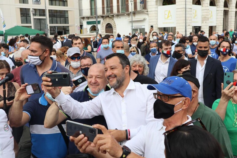 Matteo Salvini in una foto tratta dal suo profilo Facebook, - RIPRODUZIONE RISERVATA