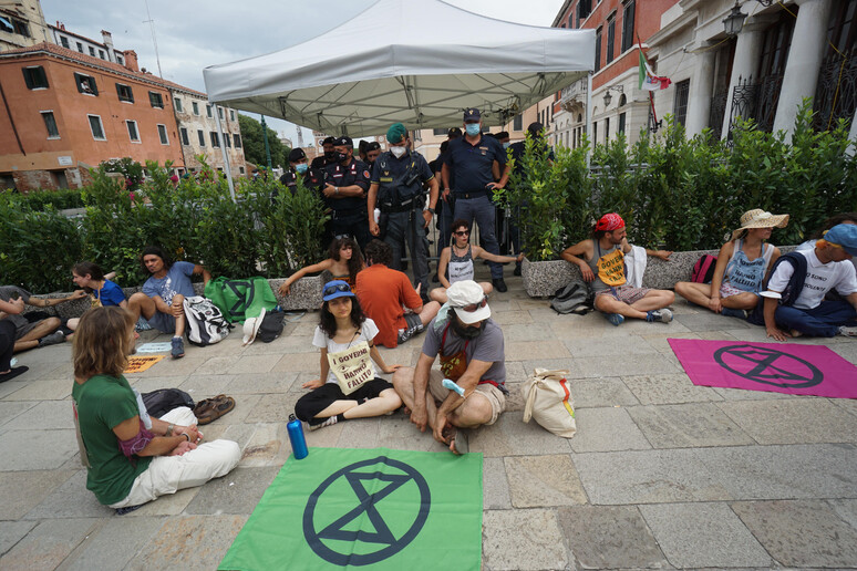 G20 Venice: first protest, sit-in  'Extinction Rebellion ' - RIPRODUZIONE RISERVATA
