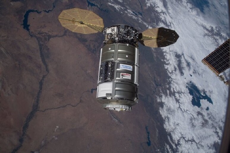 Il cargo Cygnus si avvicina alla Stazione Spaziale Internazionale (fonte: NASA TV) - RIPRODUZIONE RISERVATA