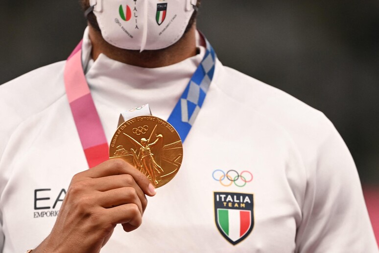 Marcell Jacobs with his gold medal © ANSA/AFP