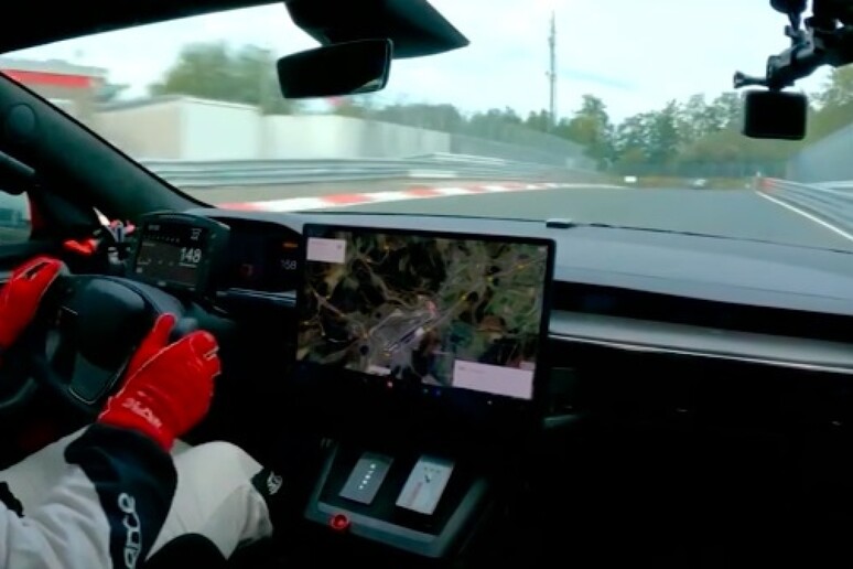 Tesla Model S Plaid, record al Nurburgring per l 	'elettrica - RIPRODUZIONE RISERVATA