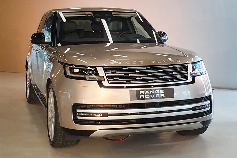 Nuova Range Rover 2022, un 	'opera d 	'arte al Maxxi - RIPRODUZIONE RISERVATA