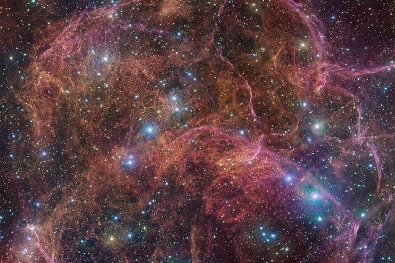 Catturato un fantasma cosmico, sono i resti di una supernova (fonte: ESO/VPHAS+) - RIPRODUZIONE RISERVATA