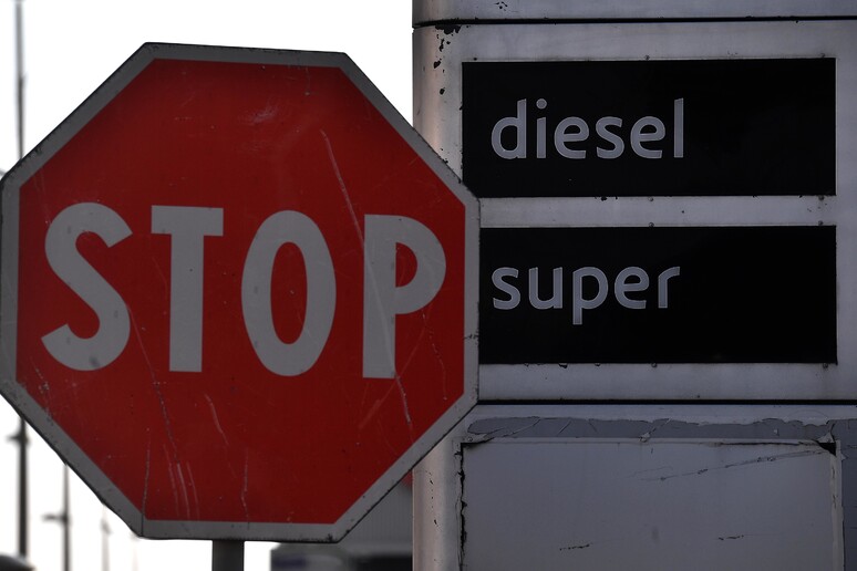 Caro carburanti, 10 regole per contrastare aumento dei costi - RIPRODUZIONE RISERVATA