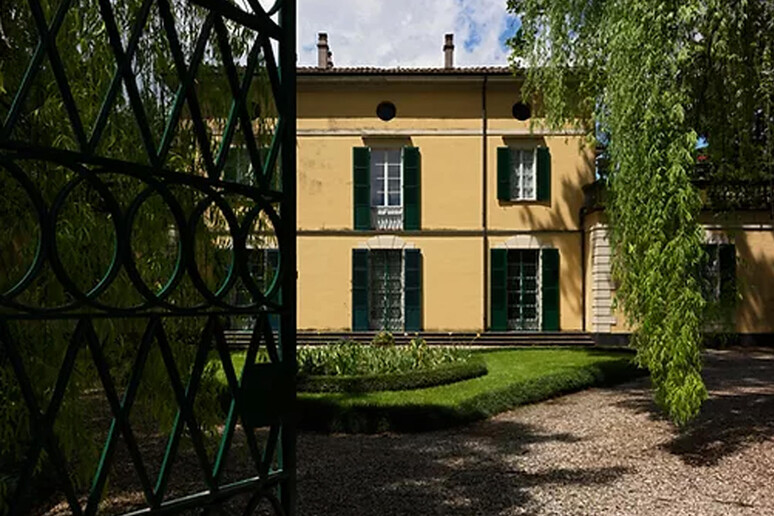 Una veduta esterna di Villa Verdi - RIPRODUZIONE RISERVATA