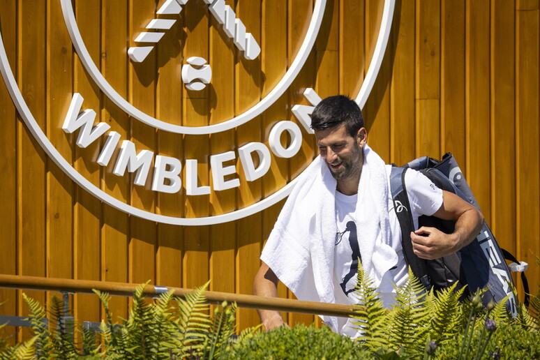 Djokovic a Wimbledon © ANSA/EPA