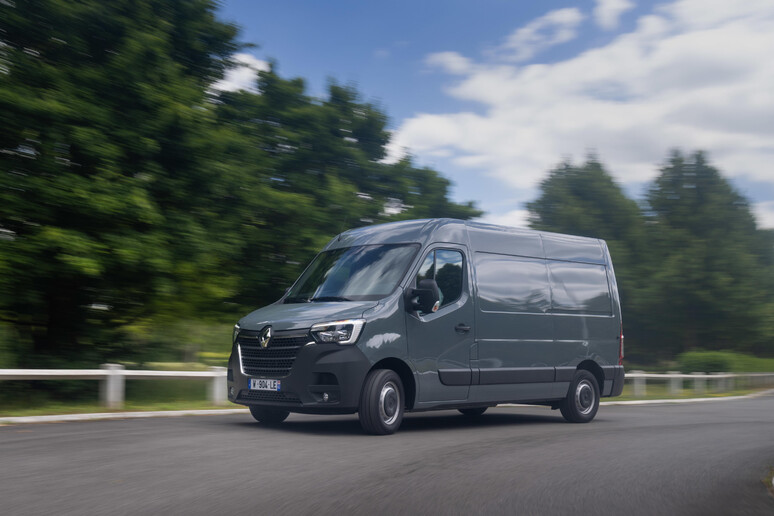 Renault, E ' tempo dei nuovi Kangoo Van e Master con la spina © ANSA/Renault