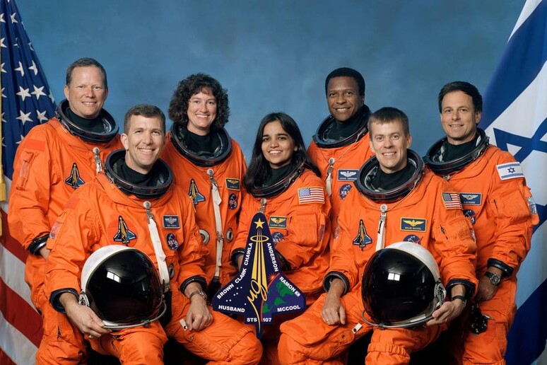 L 'equipaggio dello shuttle Columbia. Da sinistra: David M. Brown, Rick D. Husband, Laurel B. Clark, Kalpana Chawla, Michael P. Anderson, William C. “Willie” McCool, Ilan Ramon (fonte: NASA) - RIPRODUZIONE RISERVATA