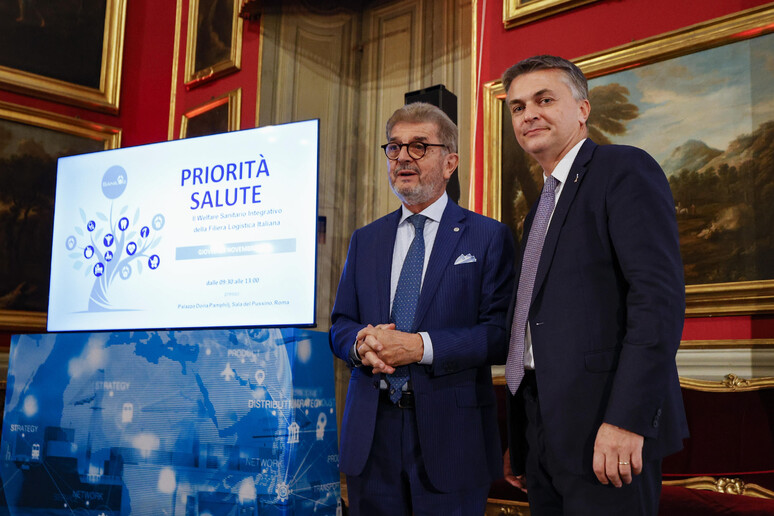 Piero Lazzeri, presidente Sanilog, Edoardo Rixi vice ministro delle Infrastrutture e dei Trasporti - RIPRODUZIONE RISERVATA