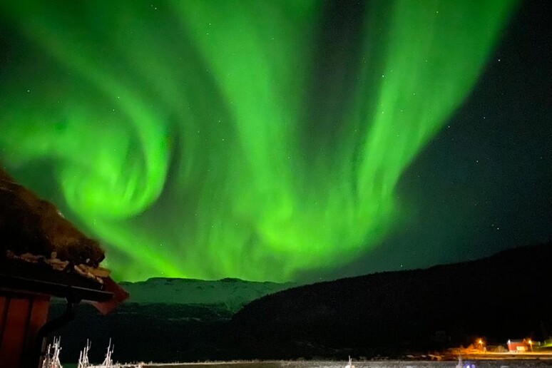 Un 'aurora boreale (fonte: Antonella Villani) - RIPRODUZIONE RISERVATA