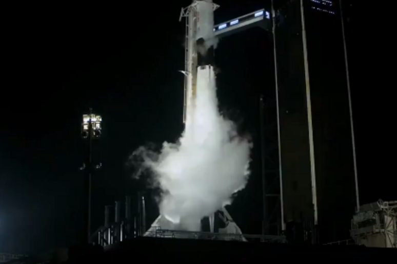 Il razzo Falcon 9 al Kennedy Space Center viene svuotato del propellente dopo l 'annullamento del lancio (fonte: Spaceflight Now) - RIPRODUZIONE RISERVATA