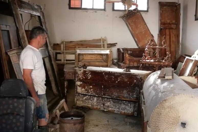 Maltempo: antiquario di Cesena perde tutto,  'una catastrofe ' - RIPRODUZIONE RISERVATA