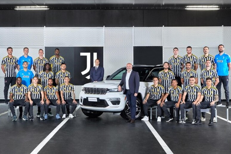 La Juventus sale a bordo di Jeep Grand Cherokee © ANSA/Jeep