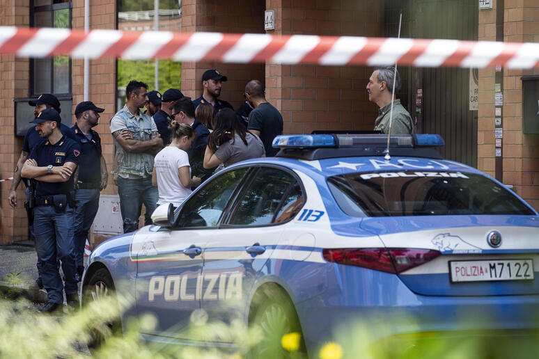 Poliziotta uccisa a Roma, aggressore si è tolto la vita - RIPRODUZIONE RISERVATA