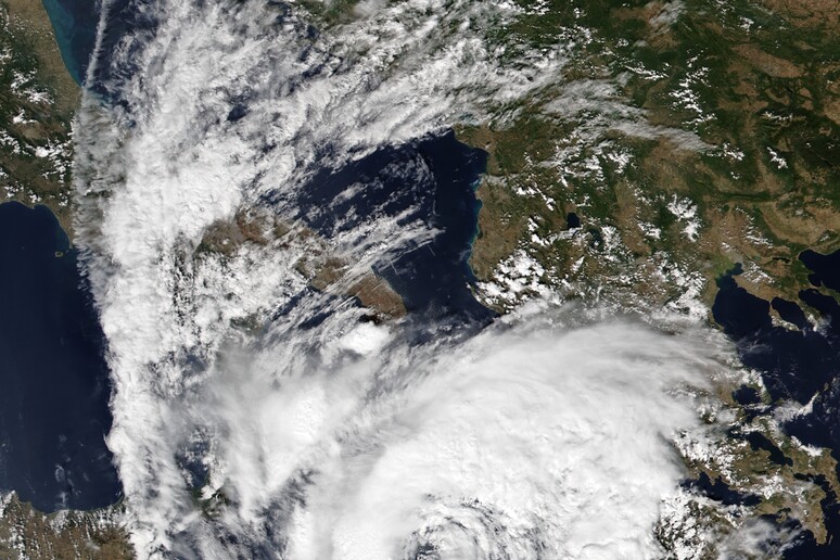 The medicane of September 17 2020  (credit: NOAA-20 satellite for the VIIRS imagery) -     RIPRODUZIONE RISERVATA
